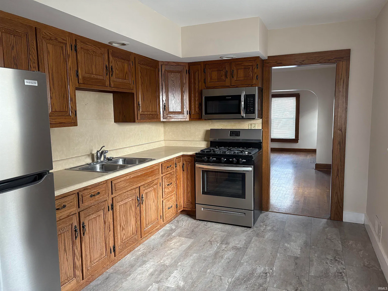 2 bed, 1.0 bath, 1118 sqft, $950 — Photo 2