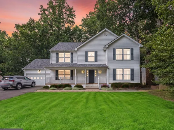 2084 Aquia Dr, Stafford, VA 22554
