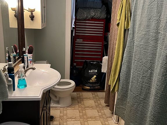5th image of 105 Branford Ave