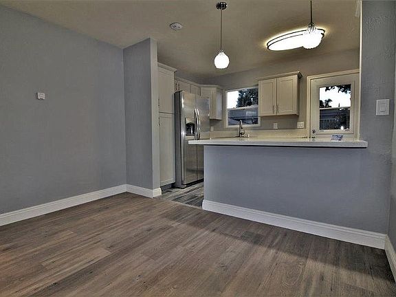 5th image of 1647 Bakersfield St
