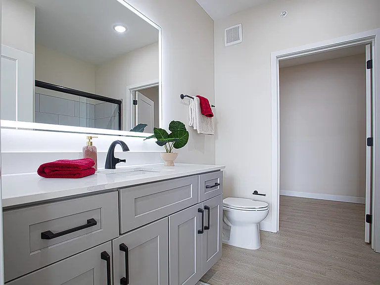 Relay 129 Apartments & Townhomes — Photo 14