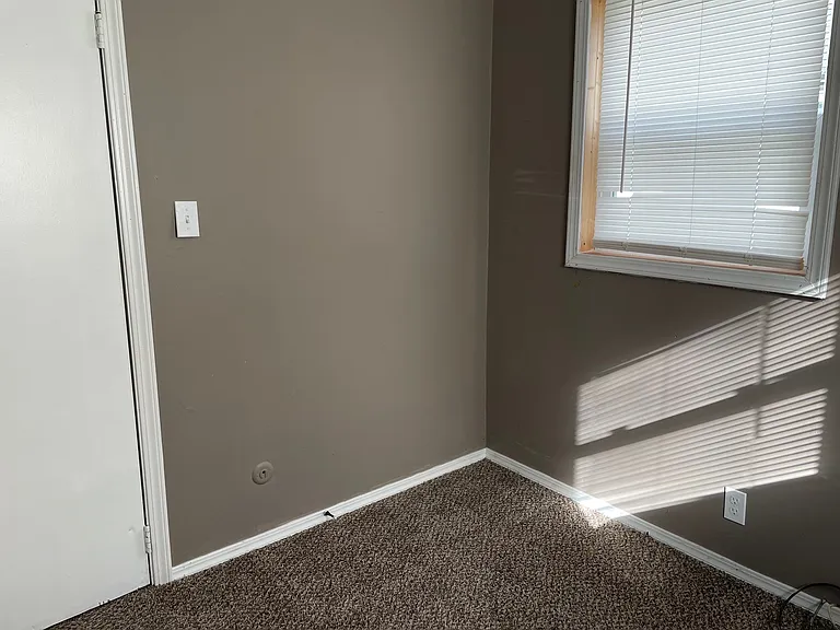 609 W Franklin St — Photo 11