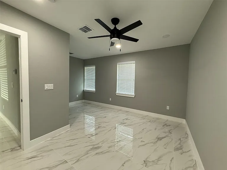 2630 De Soto St — Photo 10