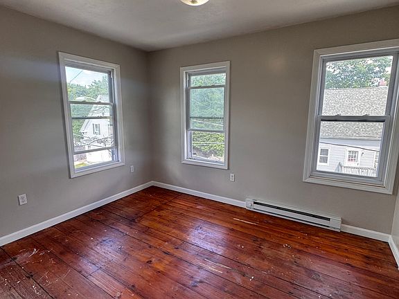 3rd image of 9 Cross St APT 2