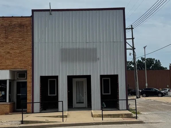 412 Broadway St, Lincoln, IL 62656
