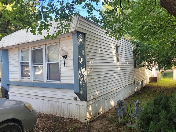 2nd image of 223 Belmont Ave