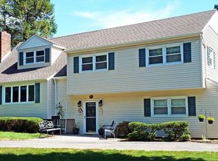 2 Erold Ct, Allendale, NJ 07401