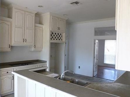 3rd image of 705 Old Savannah Dr