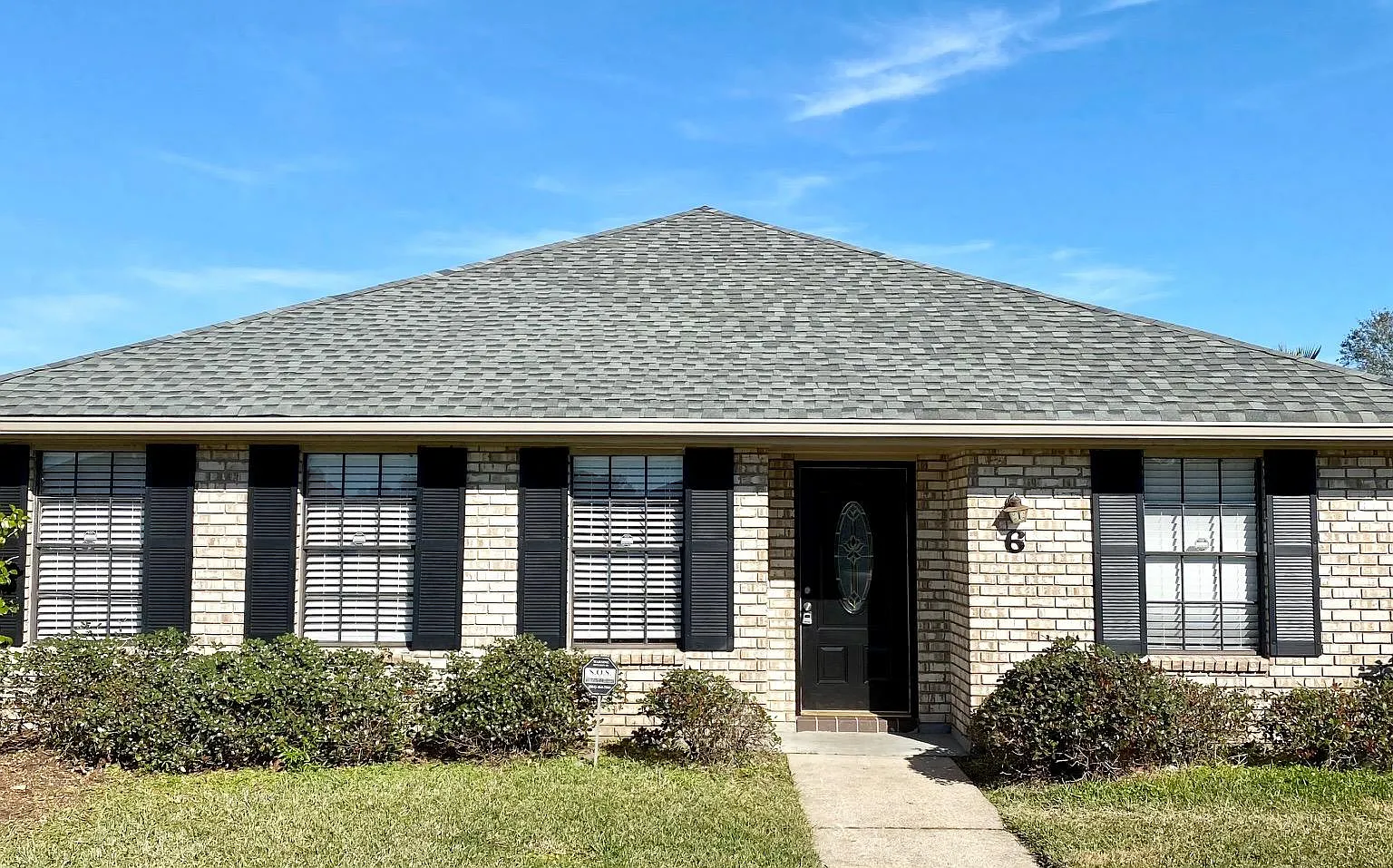 3 bed, 1975 sqft, $2,400 — Photo 1