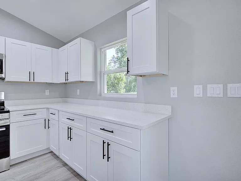 136 Friendly Cir — Photo 11