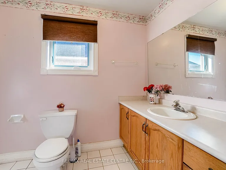 3725 Althorpe Cir N — Photo 30