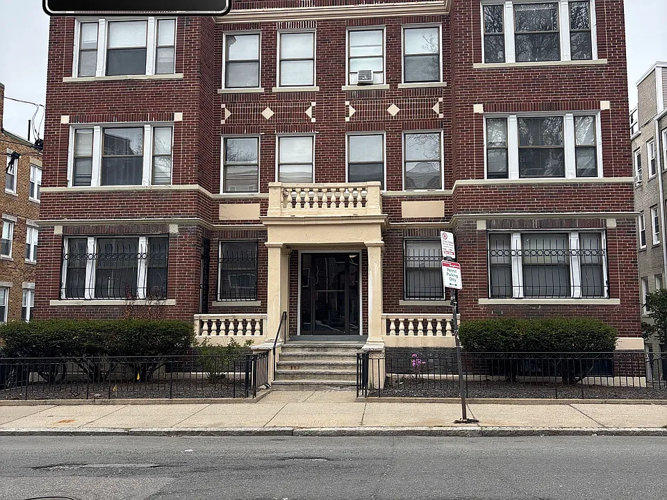 240 Kelton St #4A
