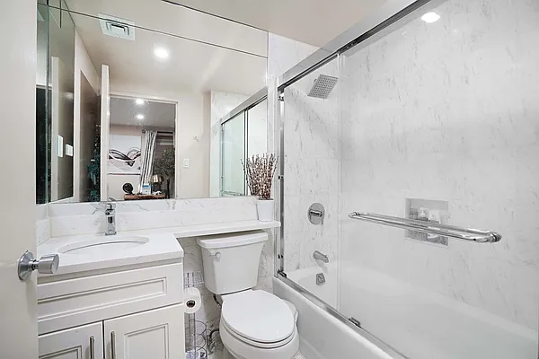 Rented by Keller Williams NYC | media 18