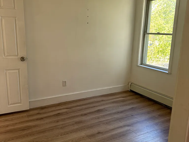 754 Roosevelt Ave #2 — Photo 13