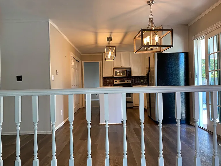6927 S Poplar Way — Photo 4