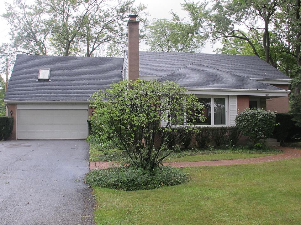 Front view of the home.