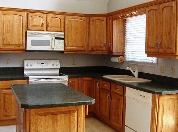Kitchen w/hickory cabinets