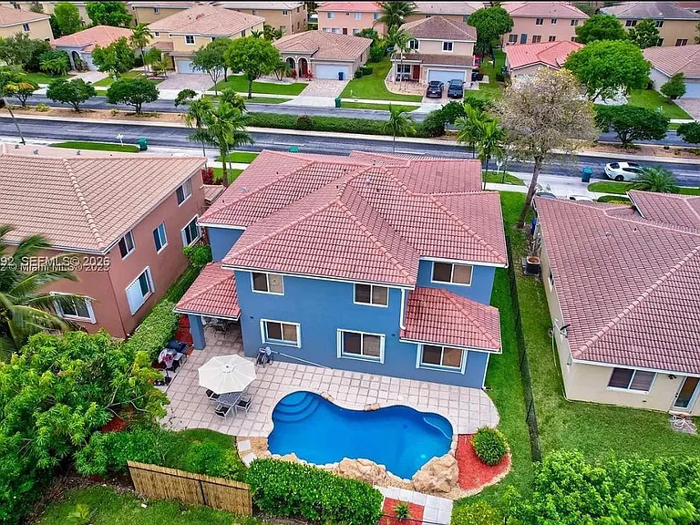 20587 NW 12th Ave — Photo 1