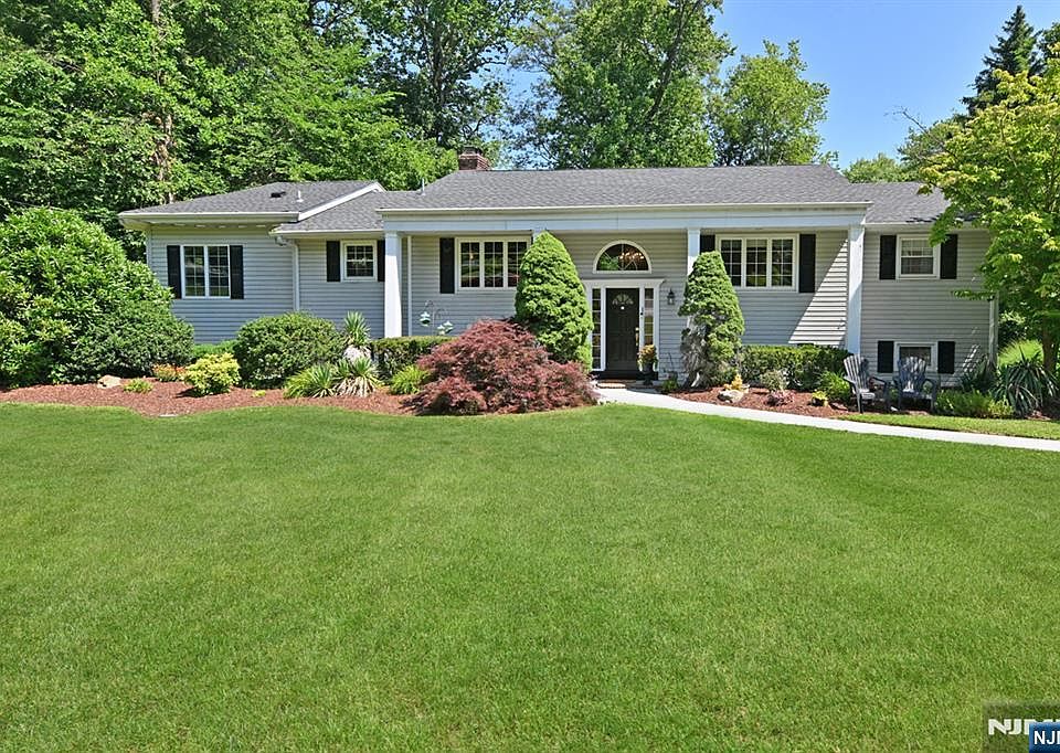 1st image of 12 Heather Hill Ln