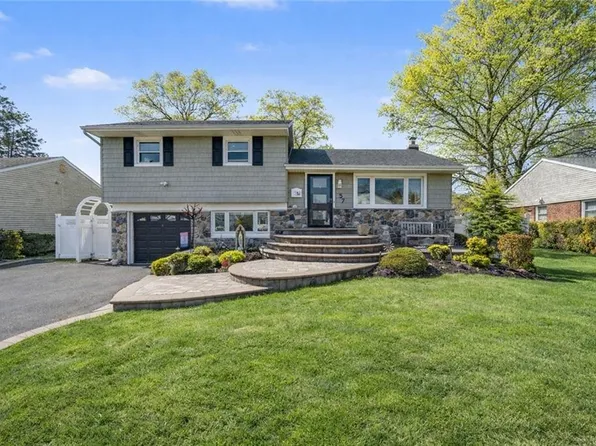 57 Richfield St, Plainview, NY 11803