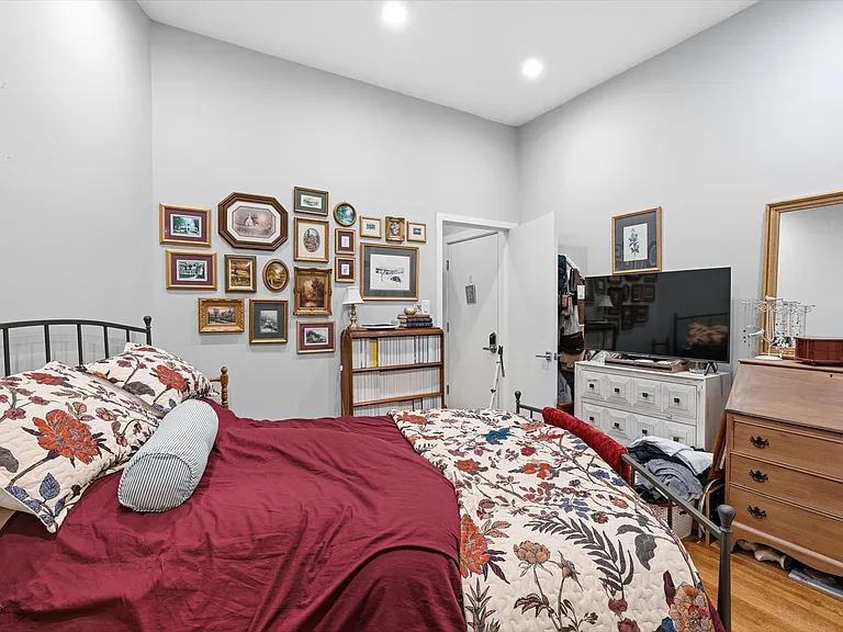 1421 N Dearborn St — Photo 134
