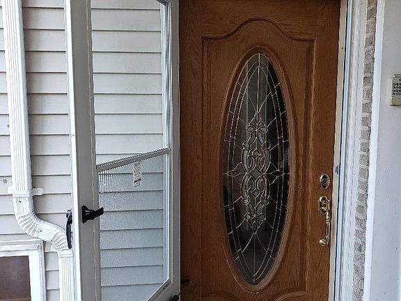 2nd image of 33 Latourette Ln Floor 1