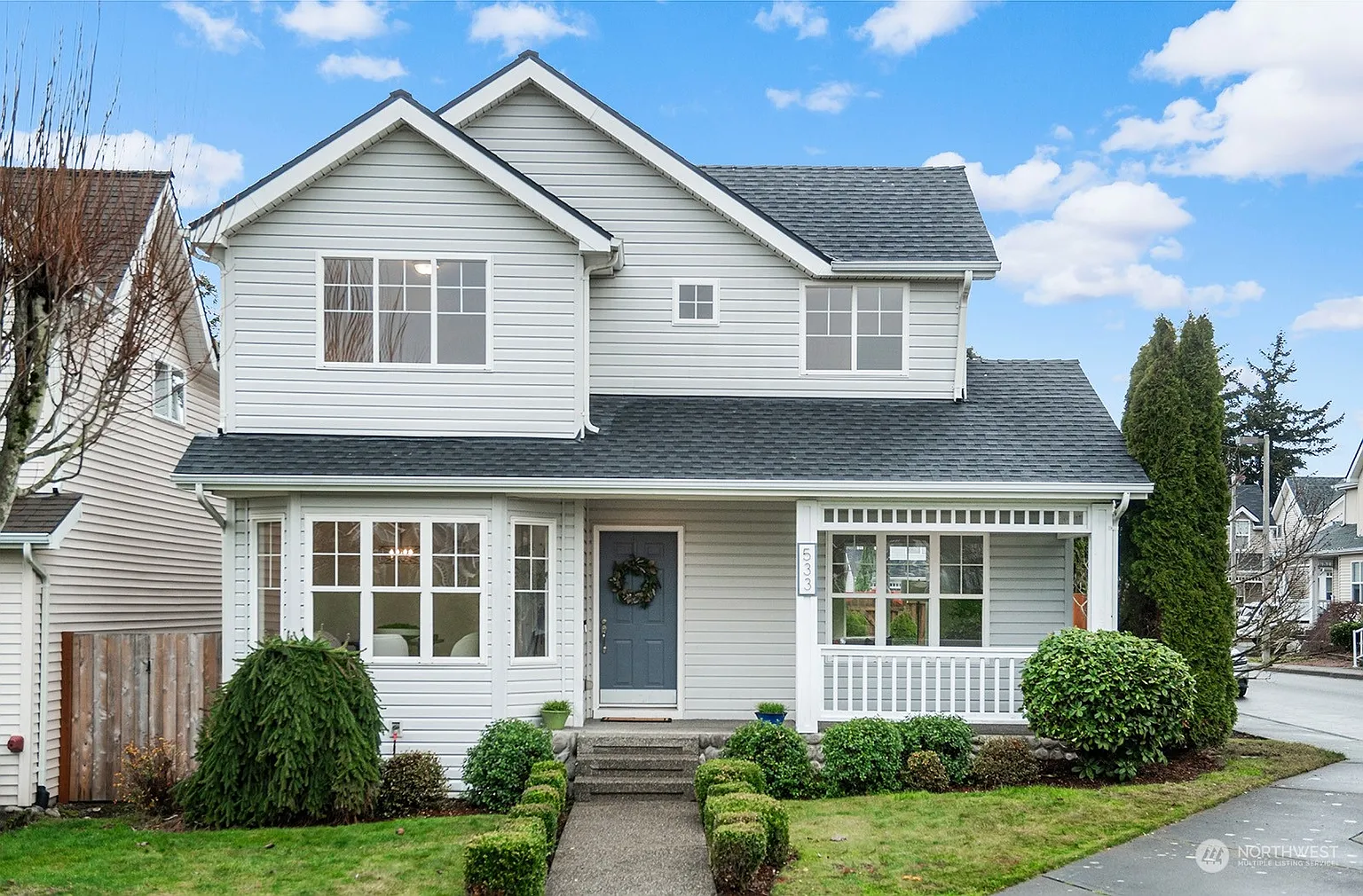 533 Redmond Place NE photo 1