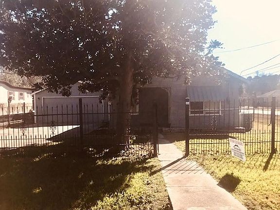 2nd image of 319 W 1st St