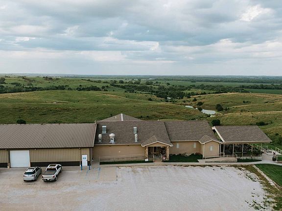 3rd image of 1723 Highway 281