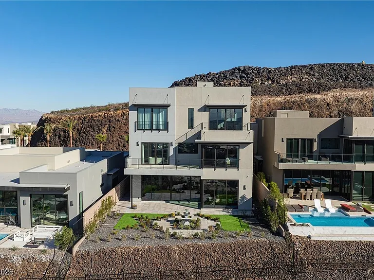577 Overlook Rim Dr — Photo 73