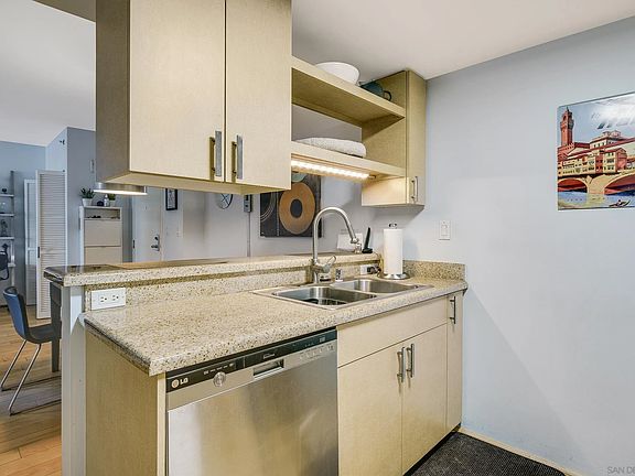 5th image of 425 W Beech St Unit 437