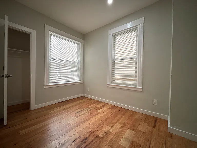 365 Howard Ave #2R — Photo 8