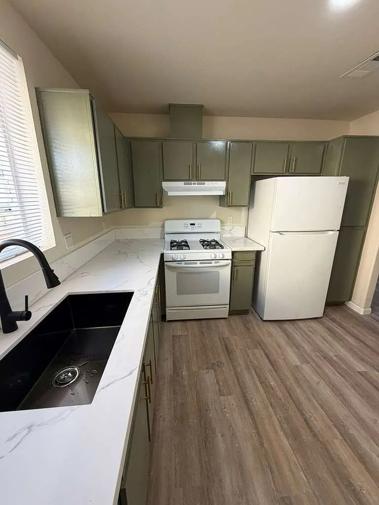 120 Andrade Ave — Photo 3