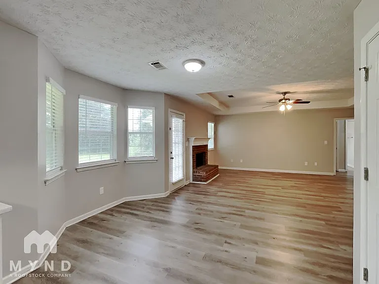 211 Nicki Ct — Photo 10