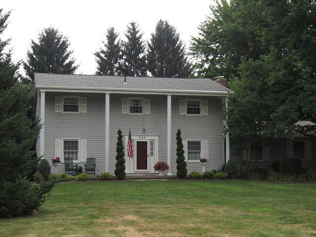 1st image of 1028 Country Club Ln