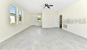 285 N Kentucky Ave — Photo 3