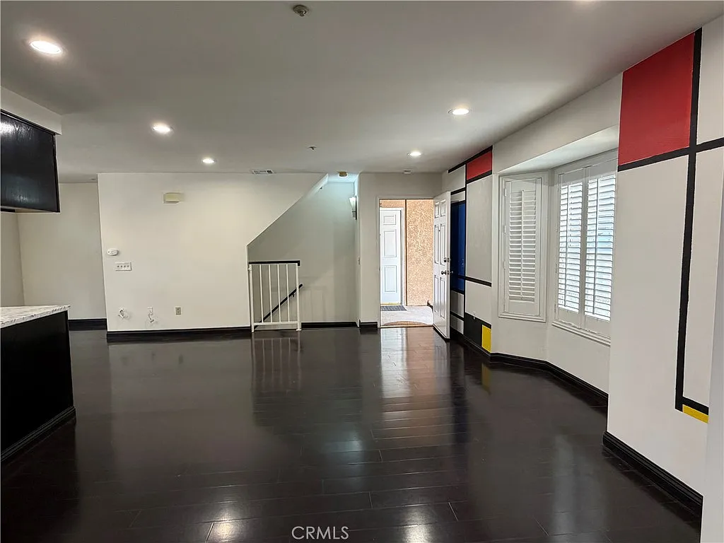 2 bed, 2.5 bath, 1091 sqft, $2,600 — Photo 2