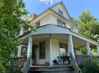 301 N Locust St, Roberts, IL