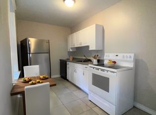 709 Main St E #3, Hamilton, ON L8M 1K8