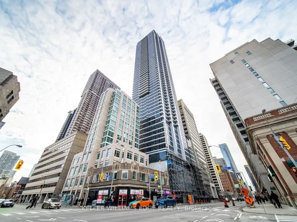 395 Bloor St E #2407, Toronto, ON M4W 0B4