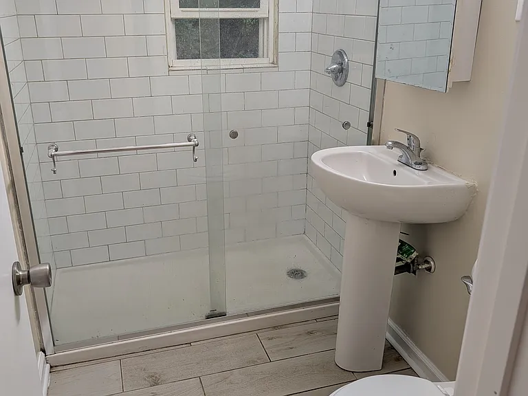 632 Chatham Ave — Photo 1