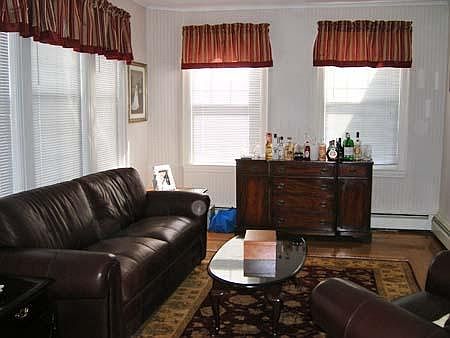 2nd image of 59 Hobart St #1