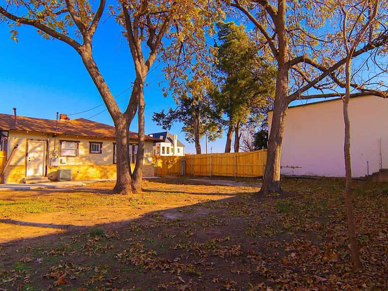 1404 NW 24th St — Photo 10