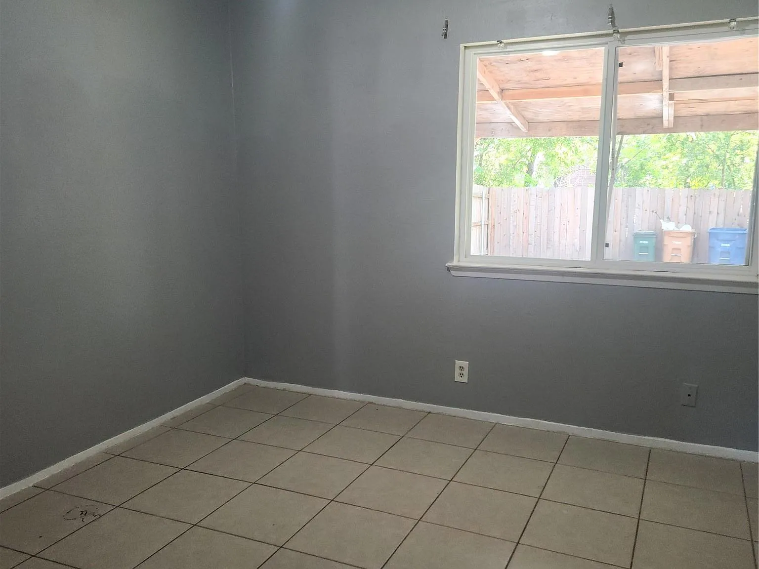 2 bed, 1.0 bath, 1768 sqft, $1,100 — Photo 4