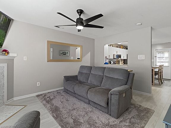 2nd image of 305 Meadowbrook Ln