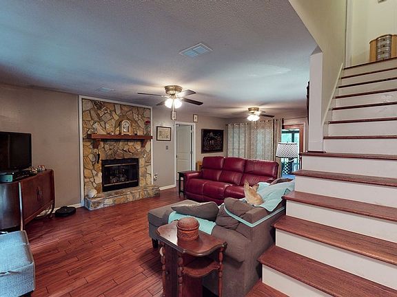 4th image of 120 Wood Creek Ln