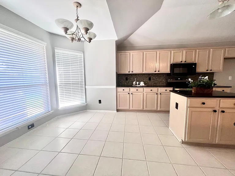 10718 Brandenberg Dr — Photo 9