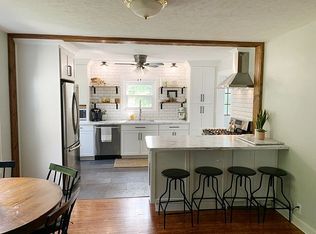 302 W Jackson St, Athens, IL 62613