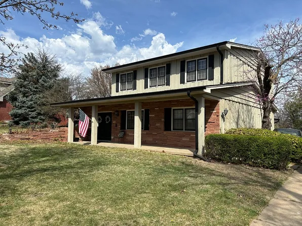 2211 Edgehill Rd, Salina, KS 67401