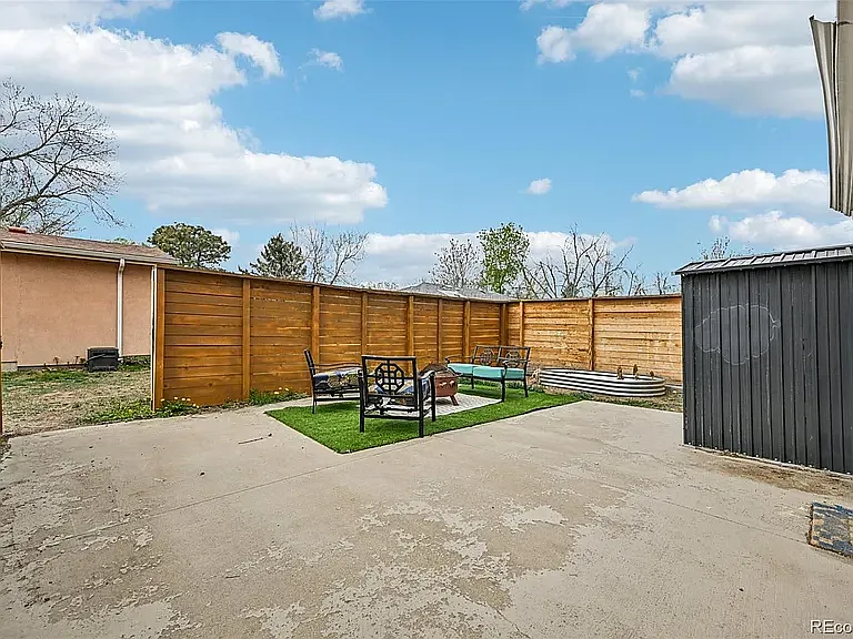 734 Perry St — Photo 10